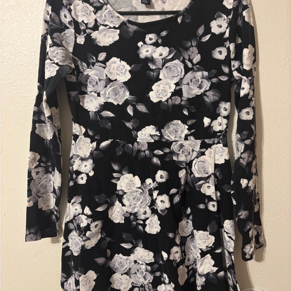 Forever 21 Monochrome Floral Long Sleeve Dress